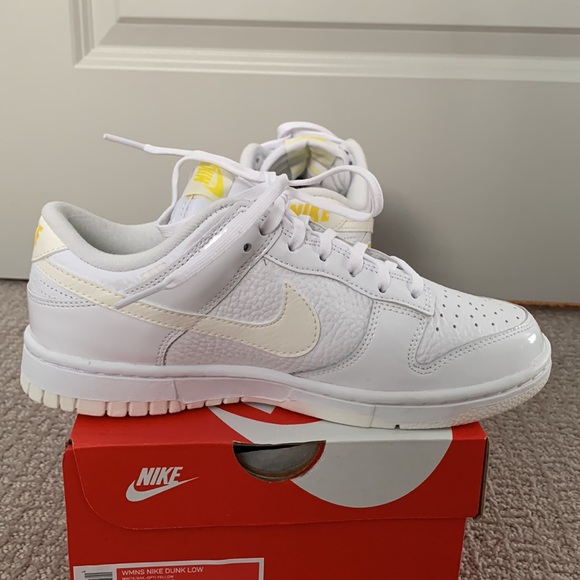 Women’s Nike dunk low white yellow heart size 7 - Picture 6 of 6
